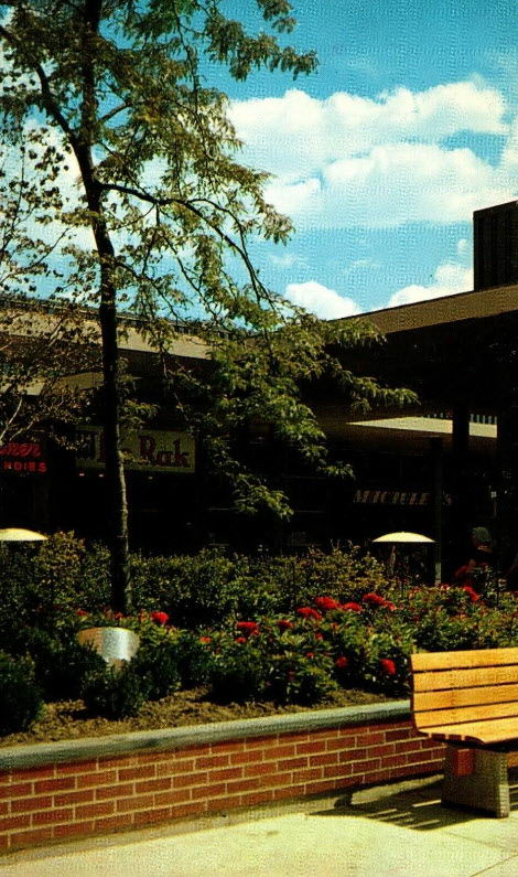 Eastland Center - OLD POSTCARD PHOTO OF WONDERLAND MALL